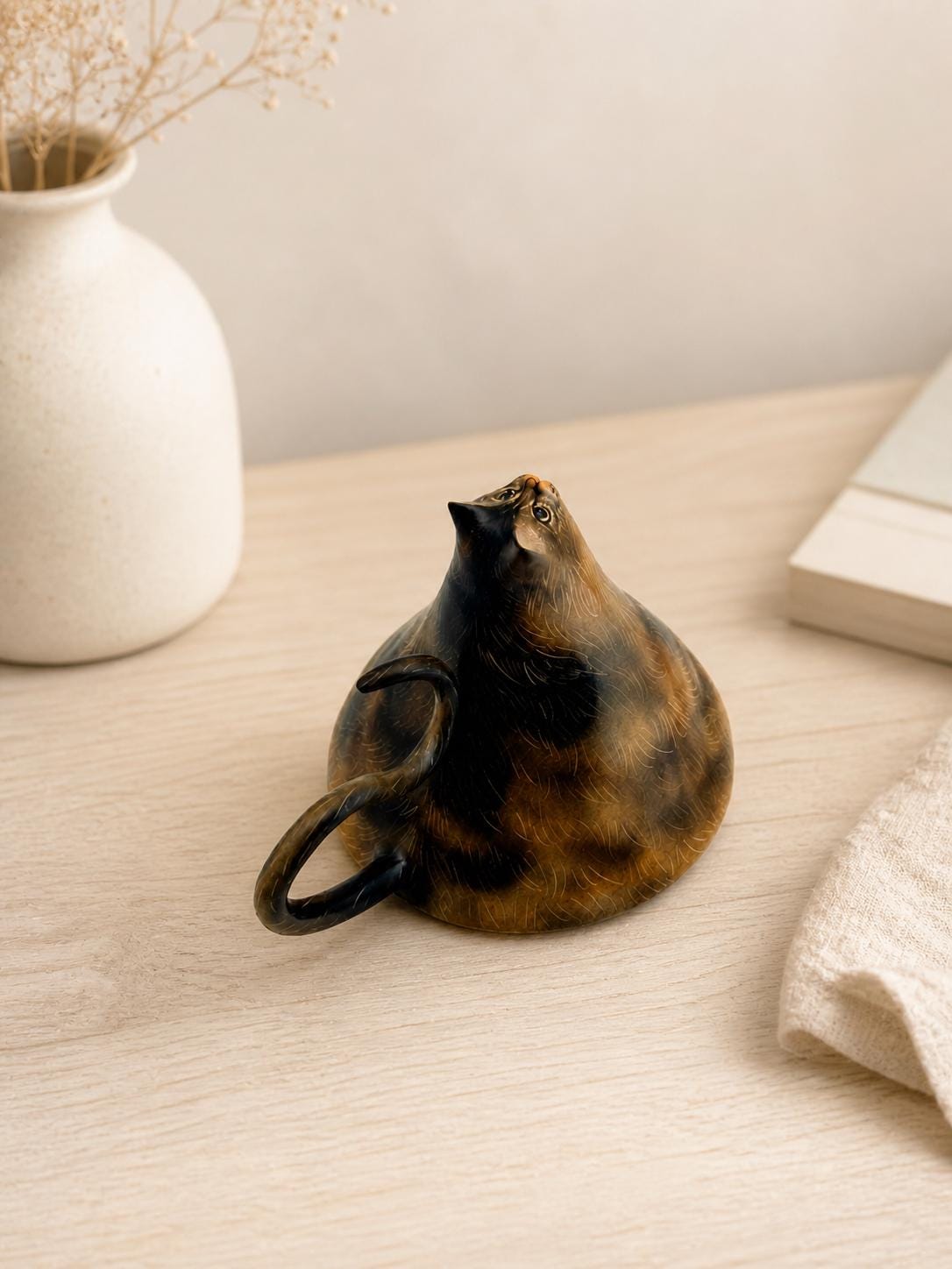 Upside Down Pet Ceramic Mug – Handmade Pet Coffee Cup with Cat/Dog Face Base