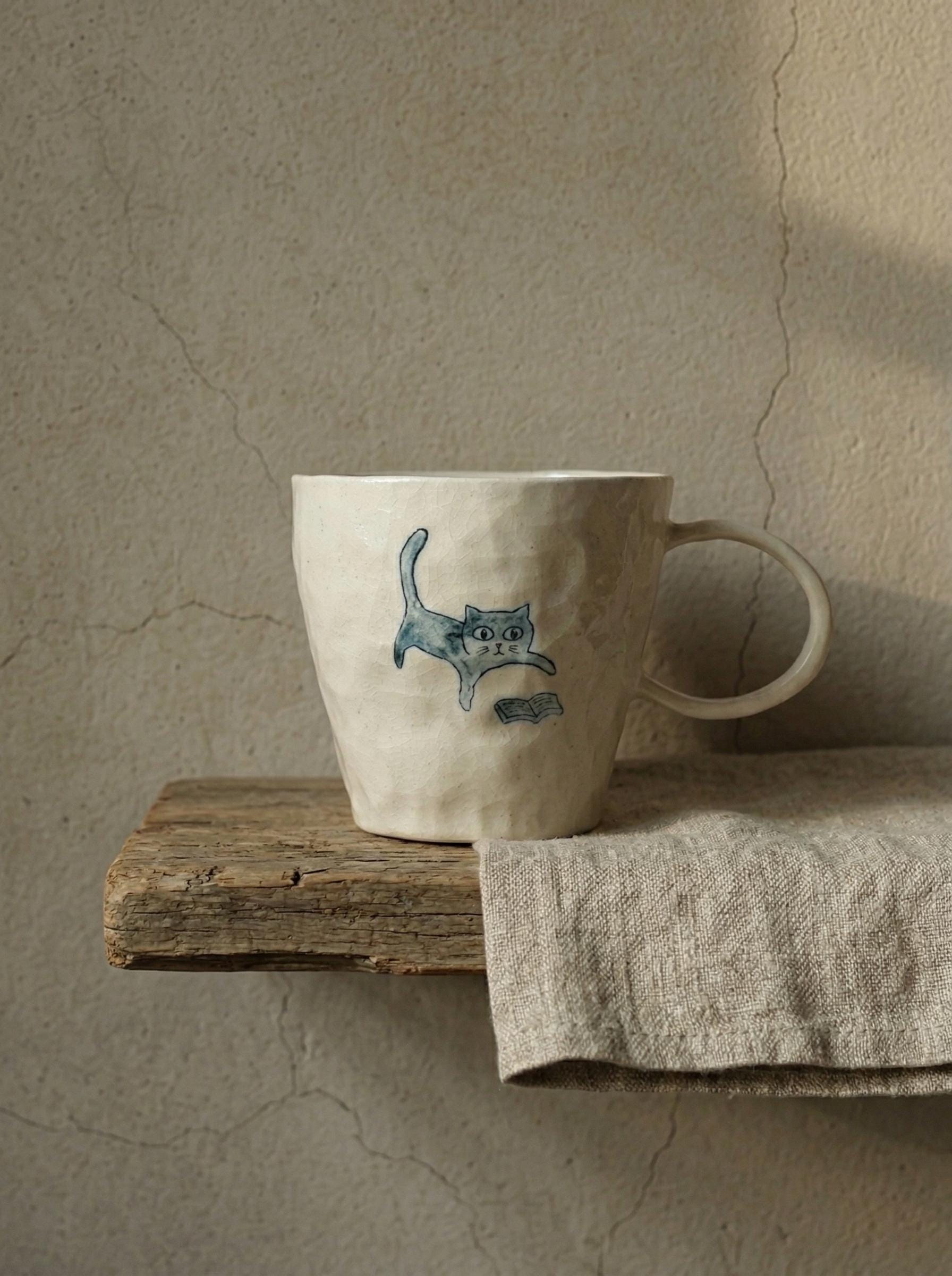 Handcrafted Ceramic Cat Mugs: Minimalist Reading Cat Pottery Coffee Cup